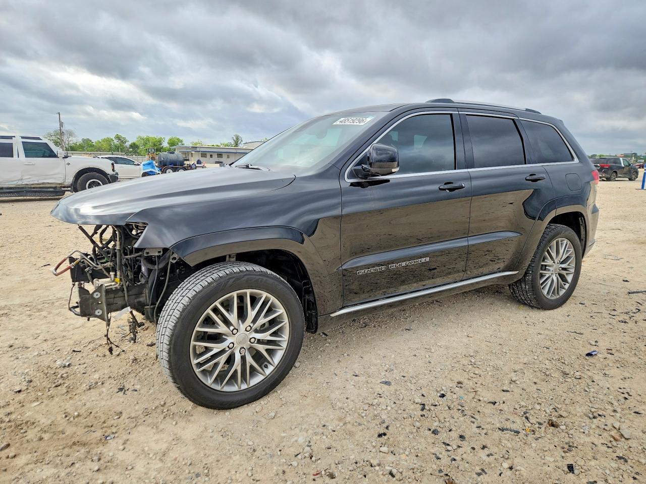 2017 Jeep Grand Cherokee Summit, VIN 1C4RJEJG8HC743383 — Front end