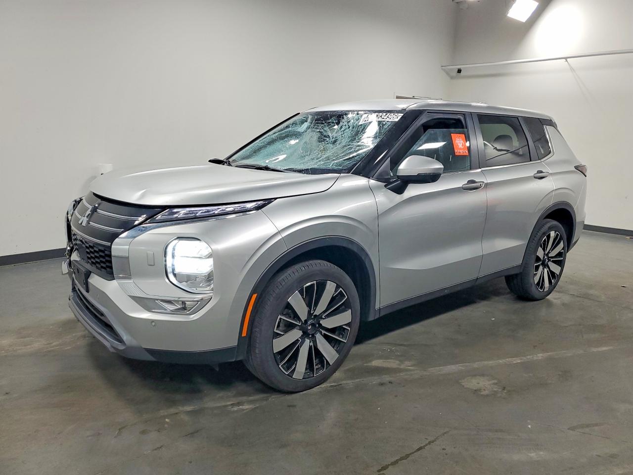 2025 Mitsubishi Outlander SE, VIN JA4J4VA8XSZ015513 — Biohazard / chemical