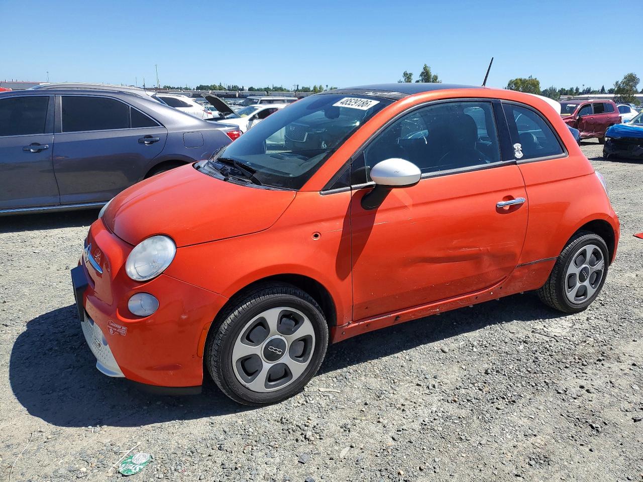 2014 FIAT 500e, VIN 3C3CFFGE8ET244865 — Side