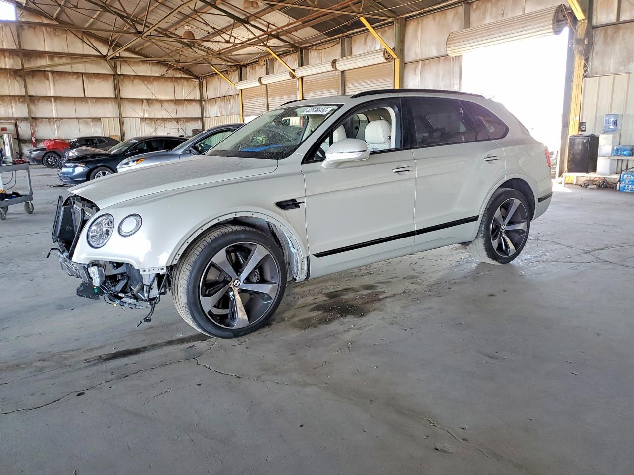 2020 Bentley Bentayga V8, VIN SJAAM2ZVXLC030209 — Front end
