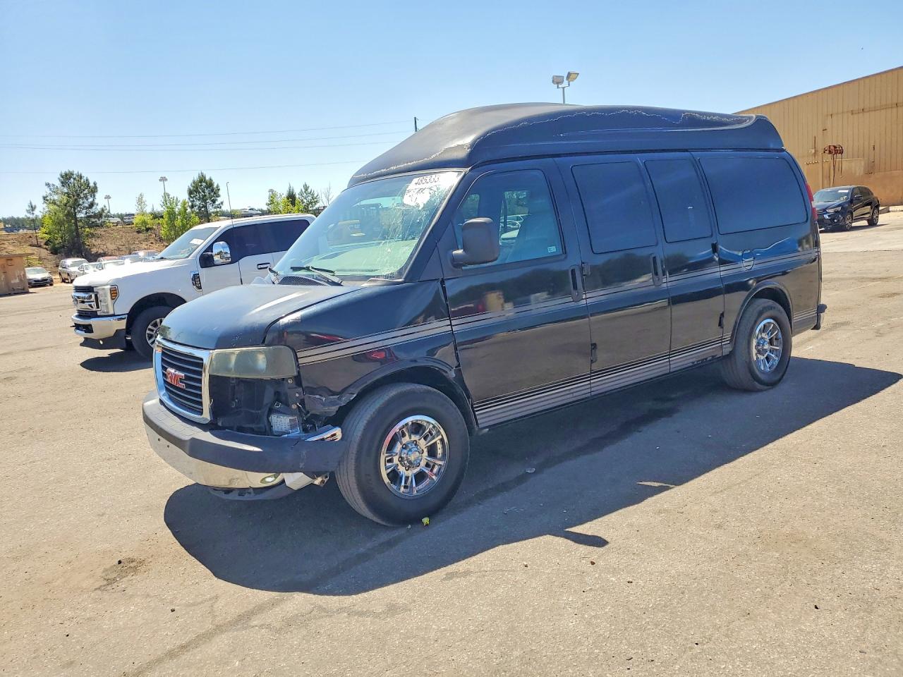 2005 GMC Savana Cargo YF7 Upfitter, VIN 1GDFG15TX51112218 — Front end