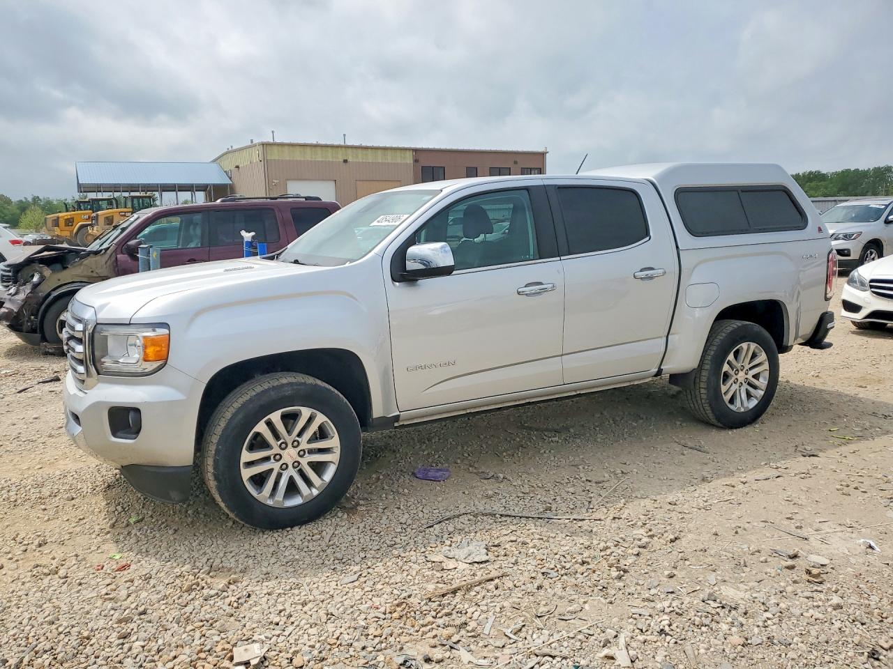 2018 GMC Canyon 4WD SLT, VIN 1GTP6DE16J1243605 — Minor dents and scratches