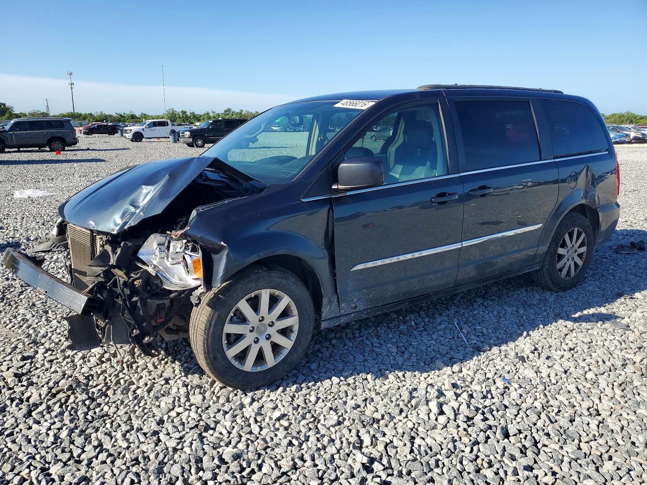 2014 Chrysler Town & Country Touring, VIN 2C4RC1BG1ER435329 — Front end