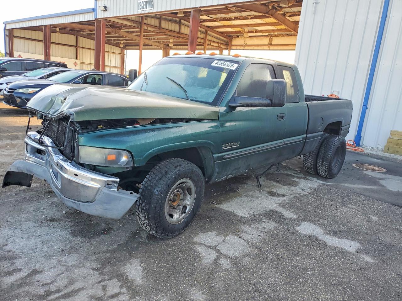 1996 Dodge 2500, VIN 1B7KC23C4TJ118536 — Front end