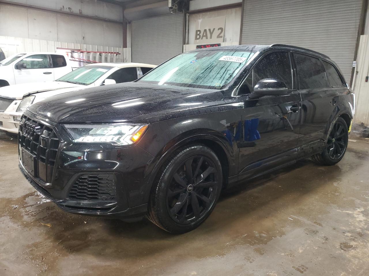 2022 Audi SQ7 Prestige, VIN WA1VWBF75ND006875 — Бок