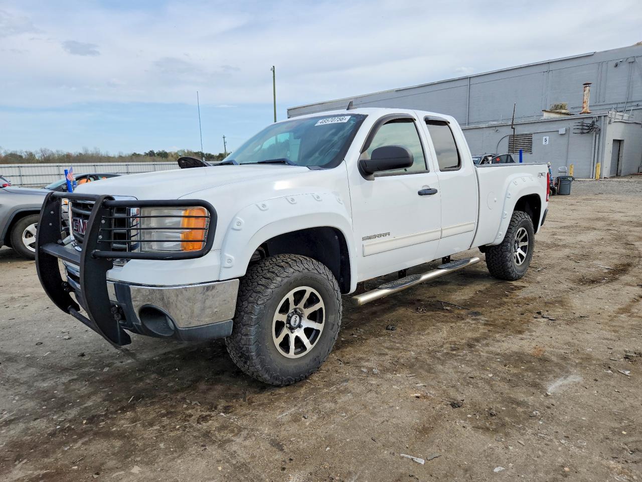 2011 GMC Sierra 1500 SLE, VIN 1GTR2VE31BZ194246 — Frame damage