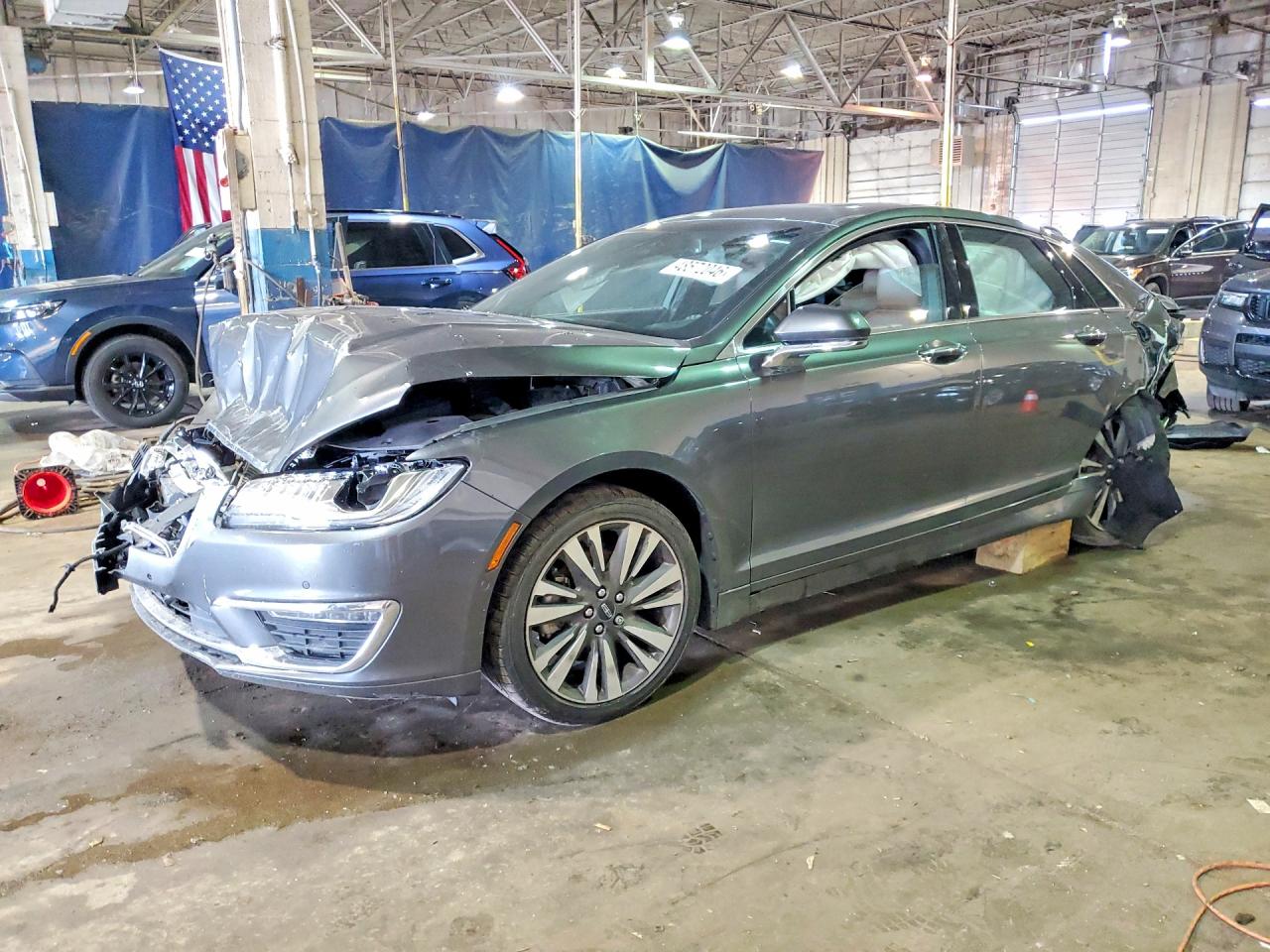 2020 Lincoln MKZ Reserve, VIN 3LN6L5F93LR611709 — Front end