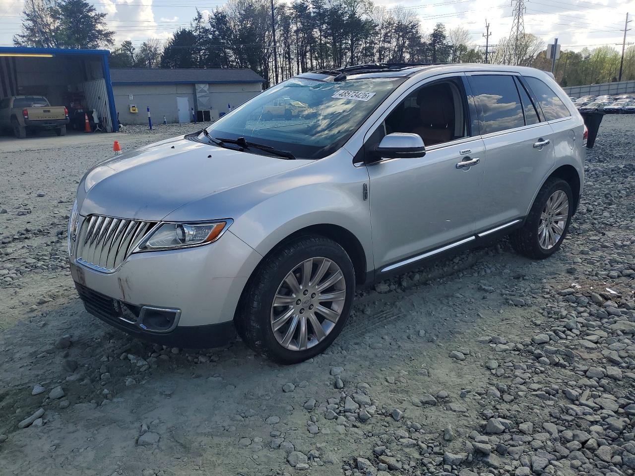 2013 Lincoln MKX, VIN 2LMDJ8JK2DBL16310 — Roof
