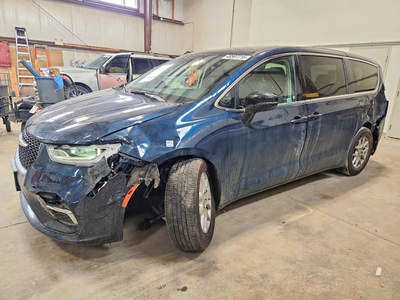 2024 Chrysler Pacifica Touring L, VIN 2C4RC1BG8RR165067 — Front end