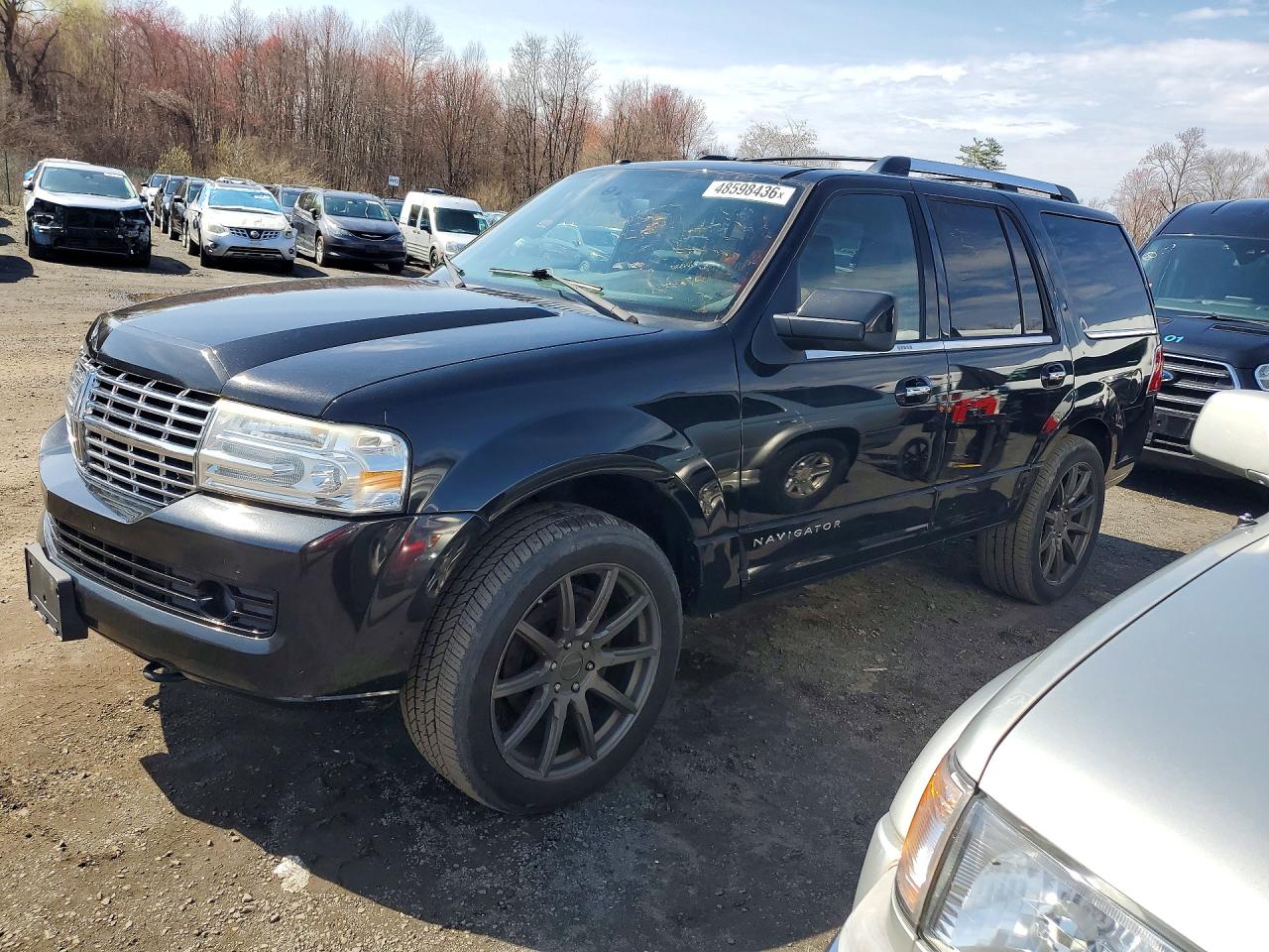 2011 Lincoln Navigator, VIN 5LMJJ2J5XBEJ01892 — Undercarriage