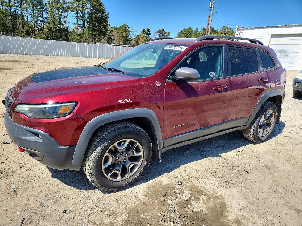 2019 Jeep Cherokee Trailhawk, VIN 1C4PJMBXXKD483490 — Front end