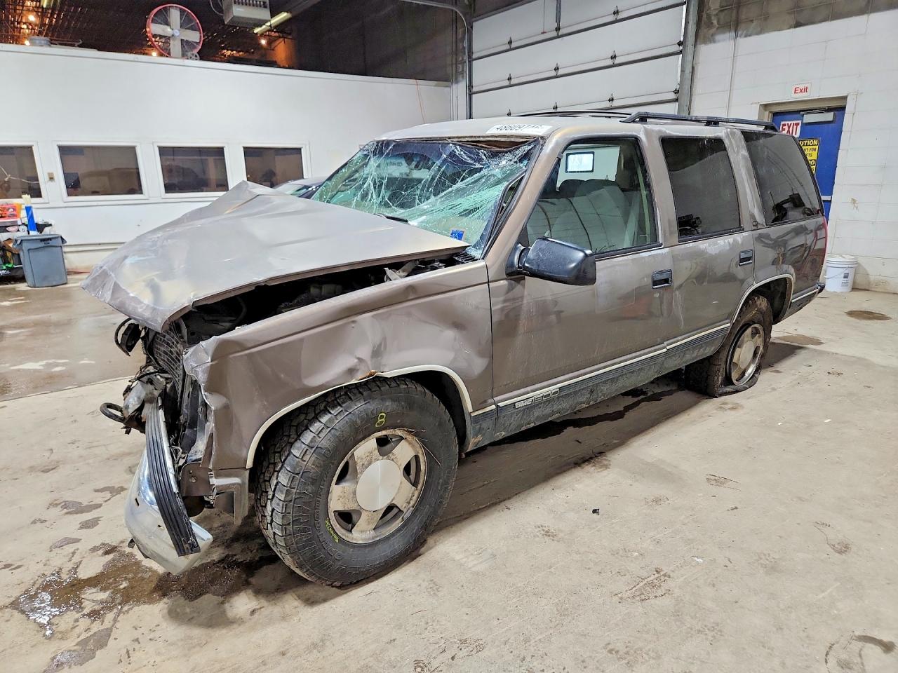 1997 GMC Yukon, VIN 1GKEK13R9VJ737493 — All over