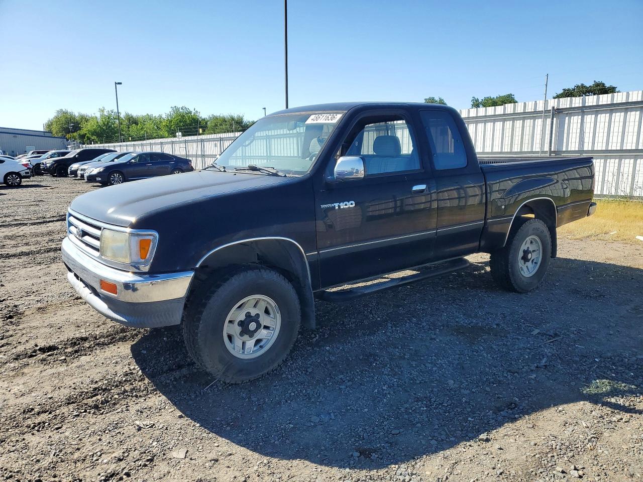 1995 Toyota T100 SR5, VIN JT4VD22FXS0014885 — Side