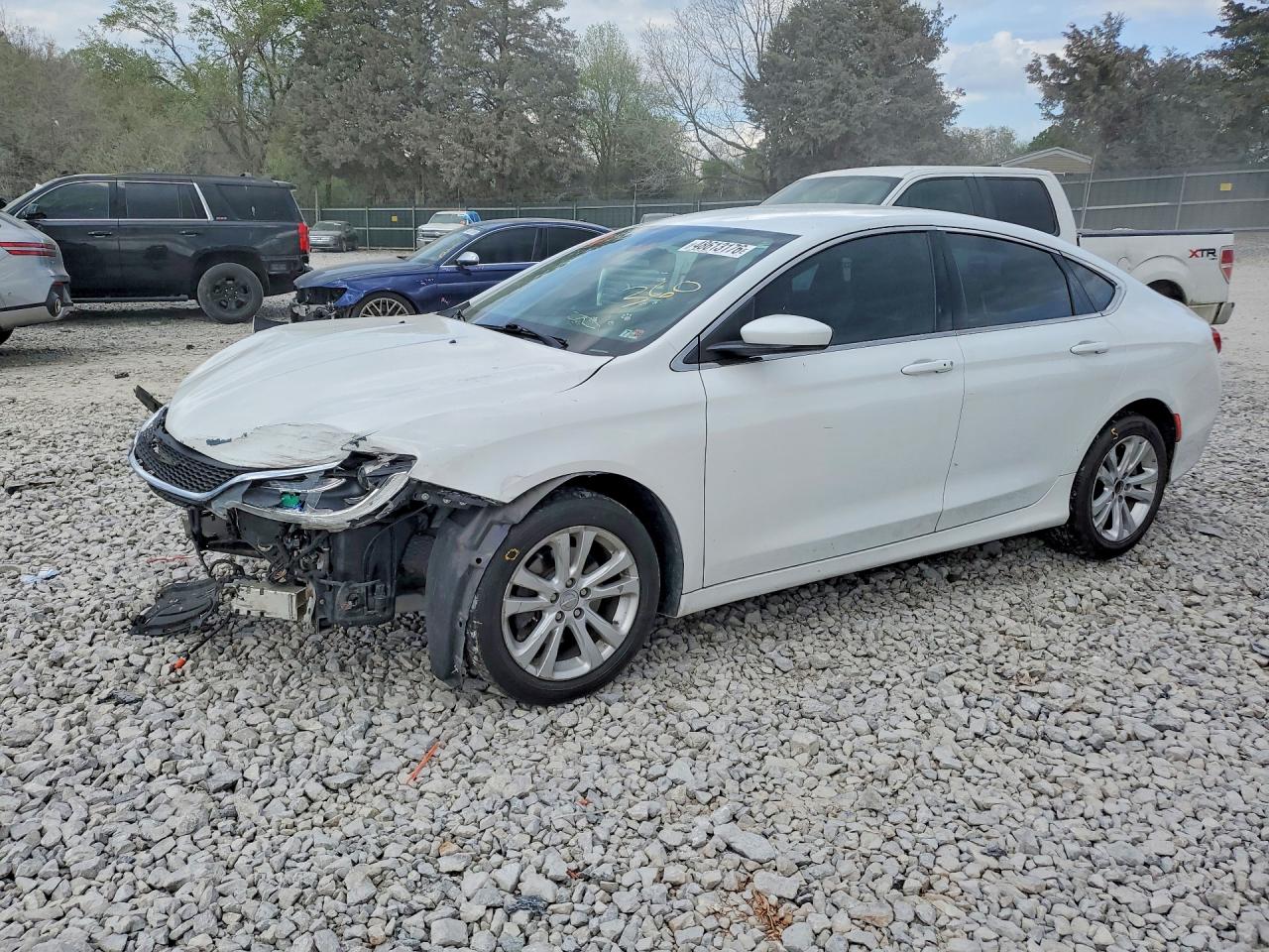 2015 Chrysler 200 Limited, VIN 1C3CCCAB3FN744987 — Front end