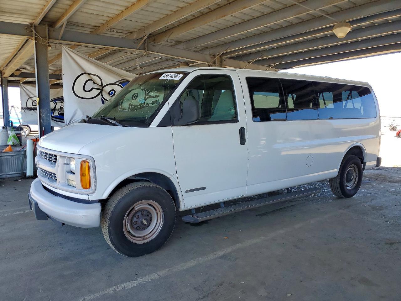 1999 Chevrolet Express, VIN 1GAHG39R6X1115894 — Minor dents and scratches