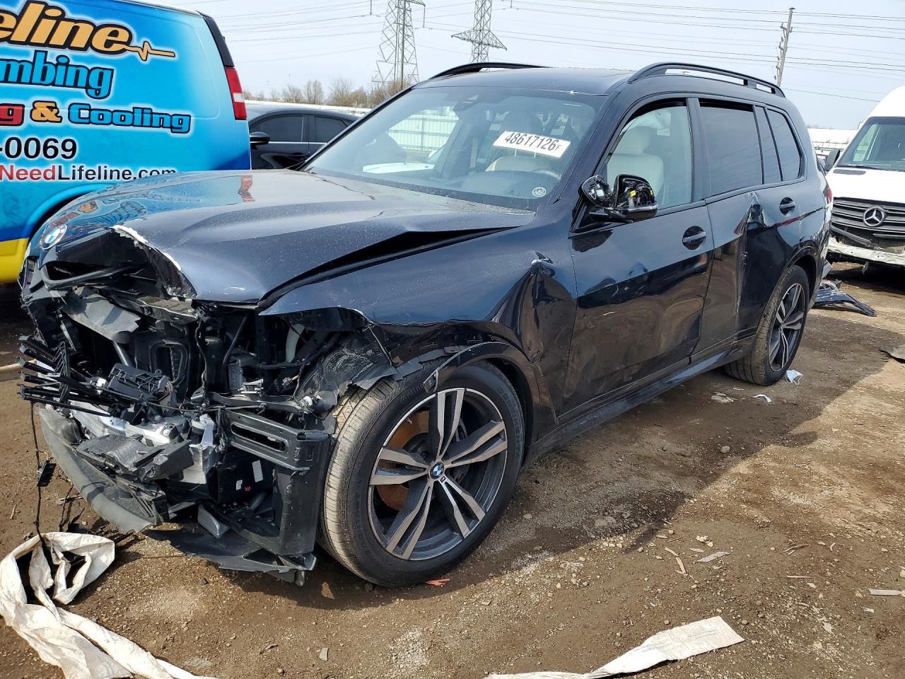 2022 BMW X7 xDrive40i, VIN 5UXCW2C05N9L10679 — Перед