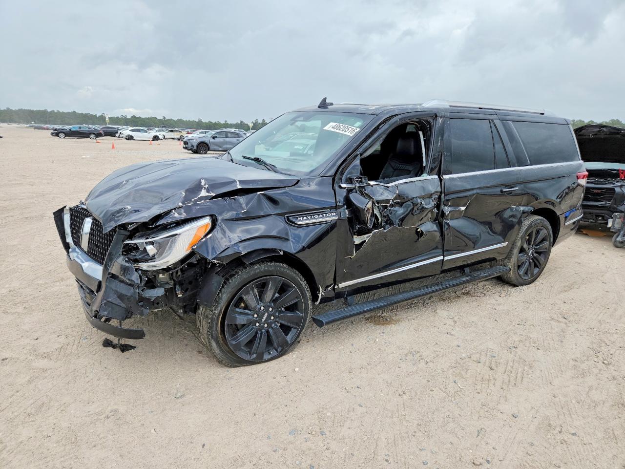 2023 Lincoln Navigator, VIN 5LMJJ3KG7PEL06454 — Front end
