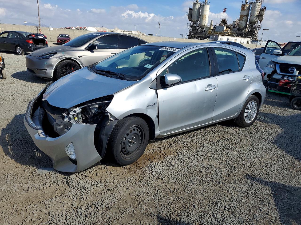 2015 Toyota Prius Two, VIN JTDKDTB32F1107690 — Front end
