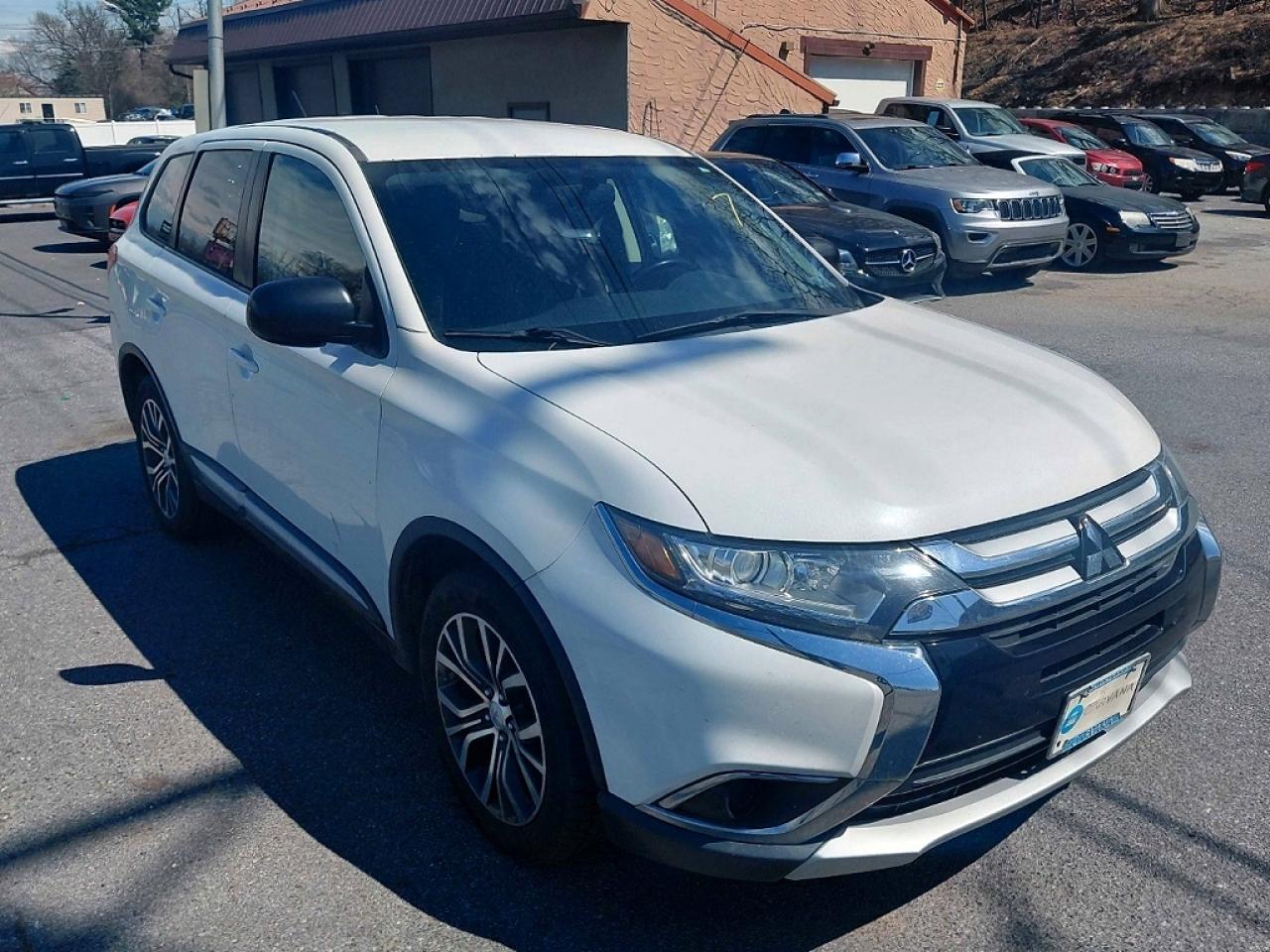 2016 Mitsubishi Outlander ES, VIN JA4AD2A32GZ017203 — Механическое