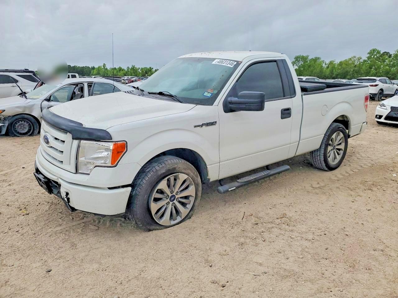 2011 Ford F-150 XL, VIN 1FTMF1CM1BFC77597 — Front end