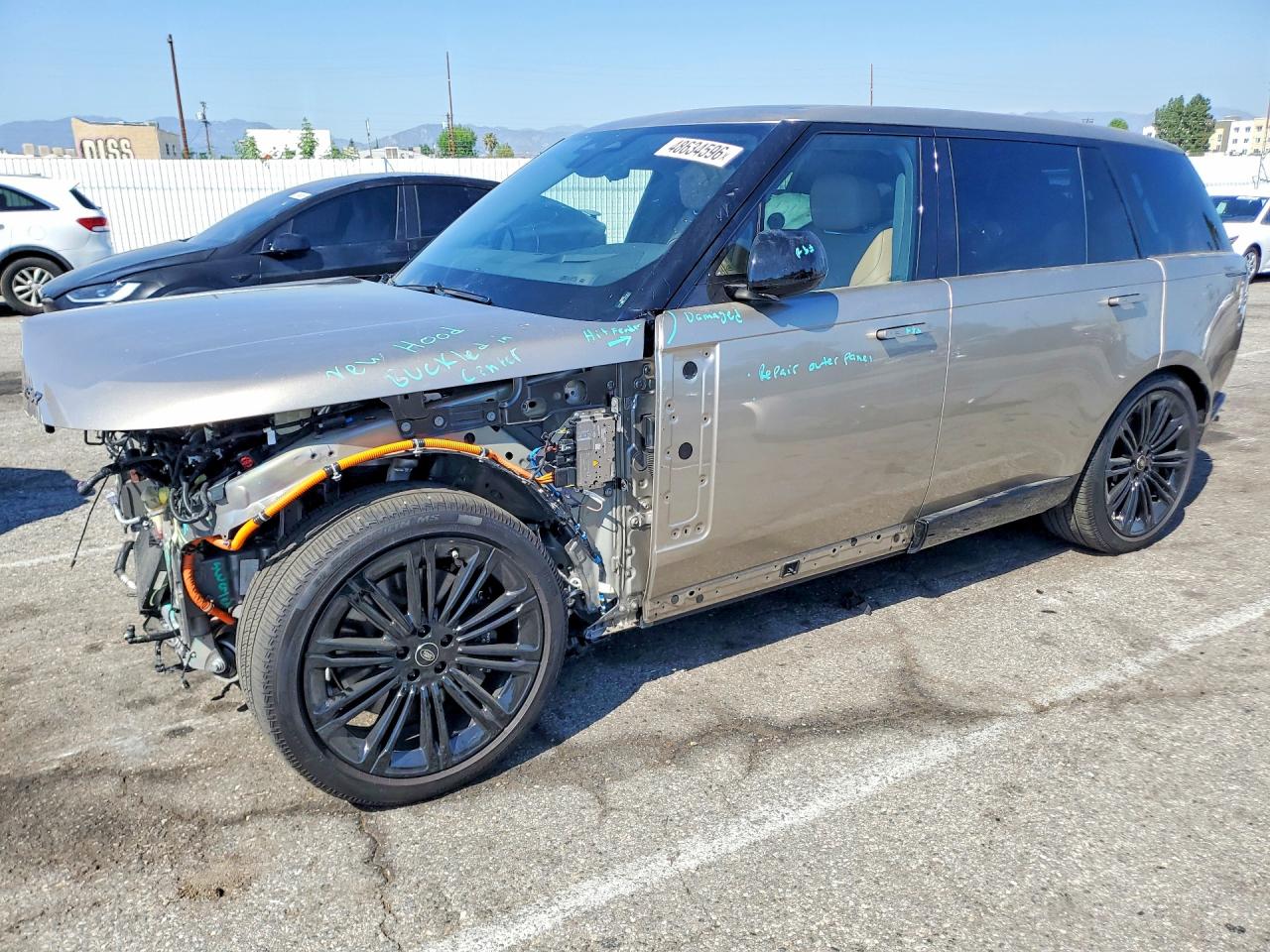 2025 Land Rover Range Rover SE, VIN SALKPBE91SA312924 — Front end