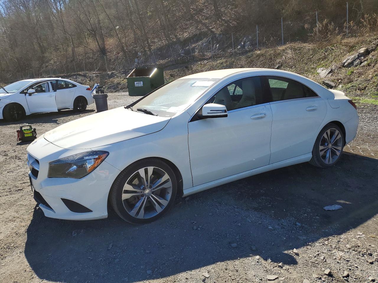 2015 Mercedes-Benz CLA 250, VIN WDDSJ4EBXFN236292 — Front end