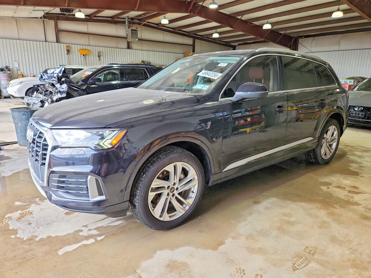2021 Audi Q7 Premium Plus, VIN WA1LJAF78MD038024 — Мелкие вмятины и царапины