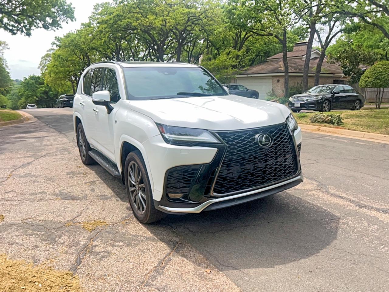 2024 Lexus LX 600 F Sport, VIN JTJMB7CX5R4065541 — Фото с аукциона