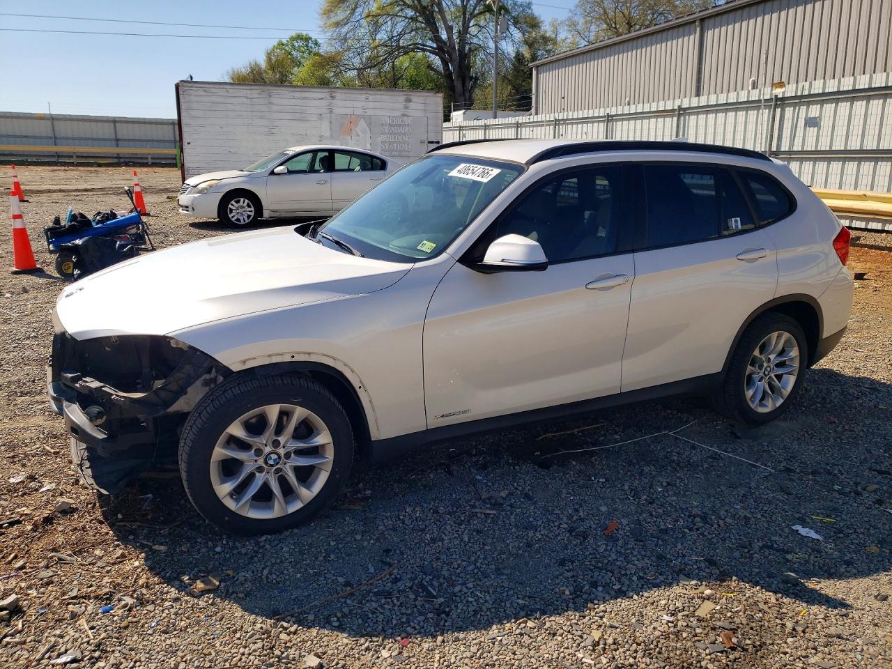 2015 BMW X1 xDrive28i, VIN WBAVL1C5XFVY25403 — Front end