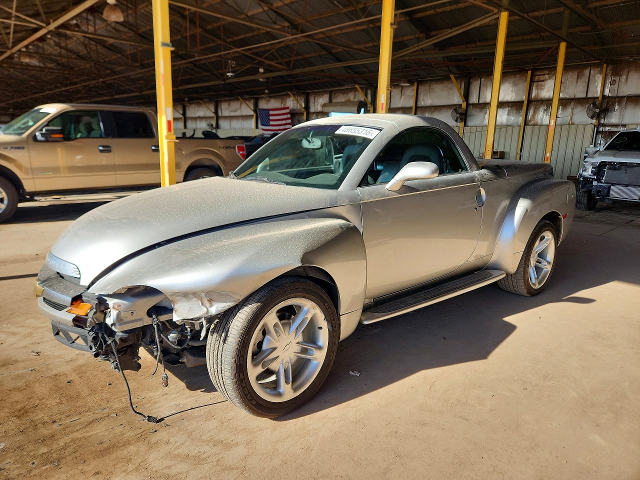 2004 Chevrolet SSR LS, VIN 1GCES14PX4B105300 — Front end