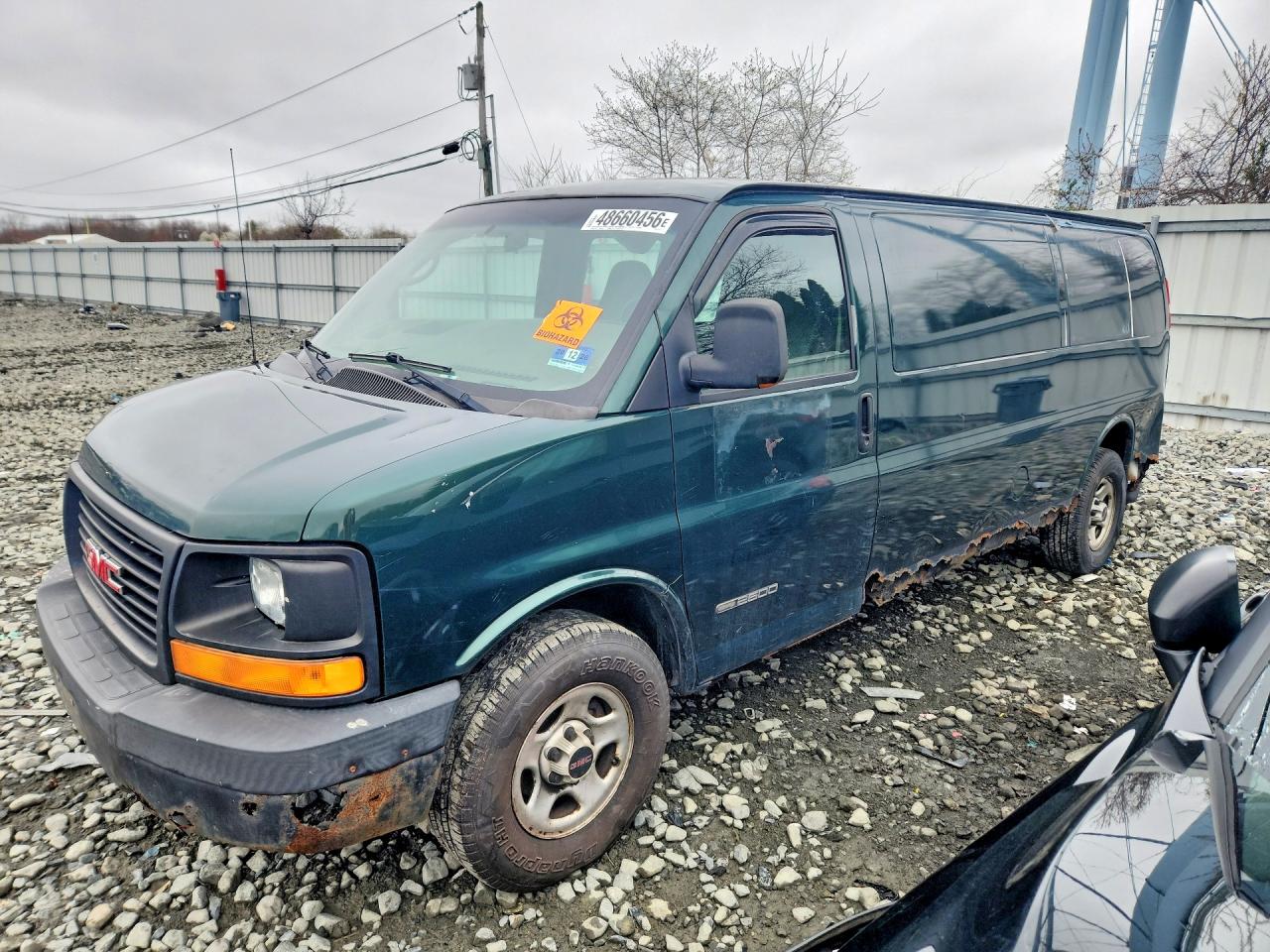 2005 GMC Savana, VIN 1GTFG29T851158117 — Rear end