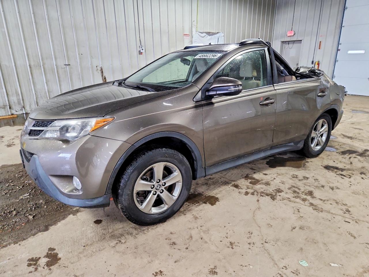 2015 Toyota RAV4 XLE, VIN JTMRFREV2FD136498 — Roof
