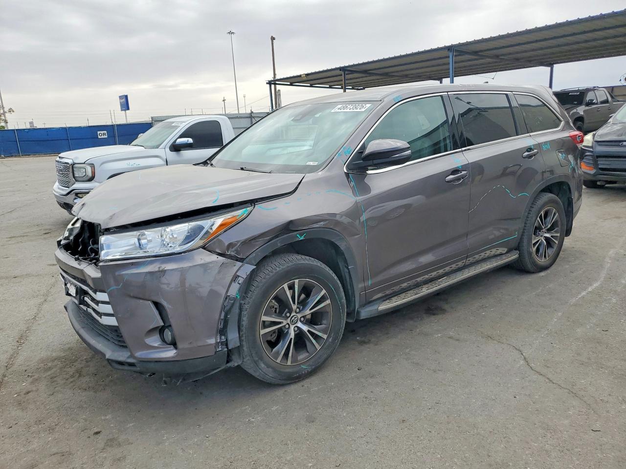 2018 Toyota Highlander LE, VIN 5TDZZRFH9JS282412 — Front end