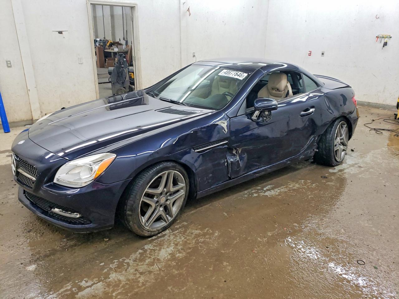 2015 Mercedes-Benz SLK 250, VIN WDDPK4HA8FF097764 — Side