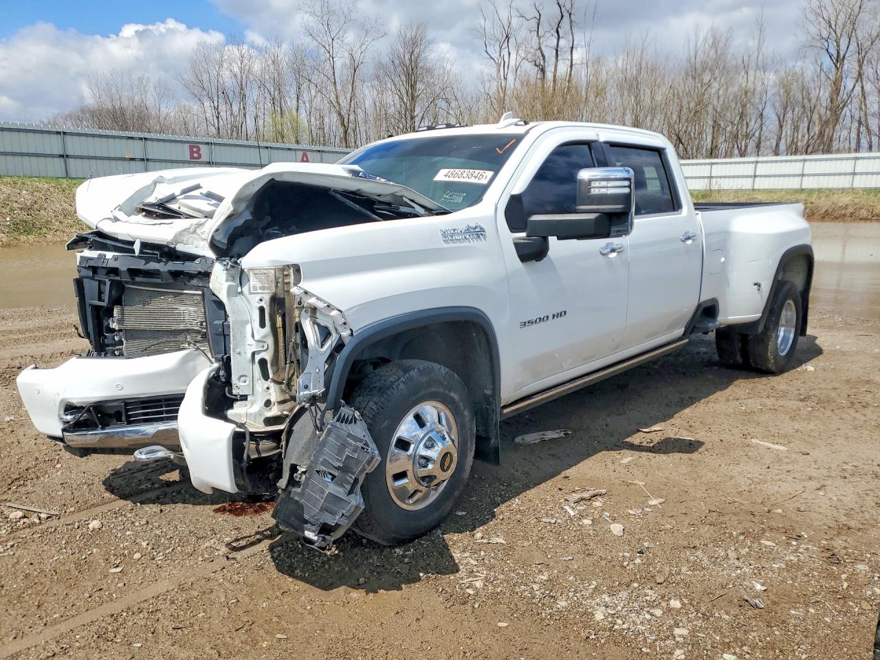 2021 Chevrolet Silverado 3500HD High Country, VIN 1GC4YVEY6MF314650 — Front end