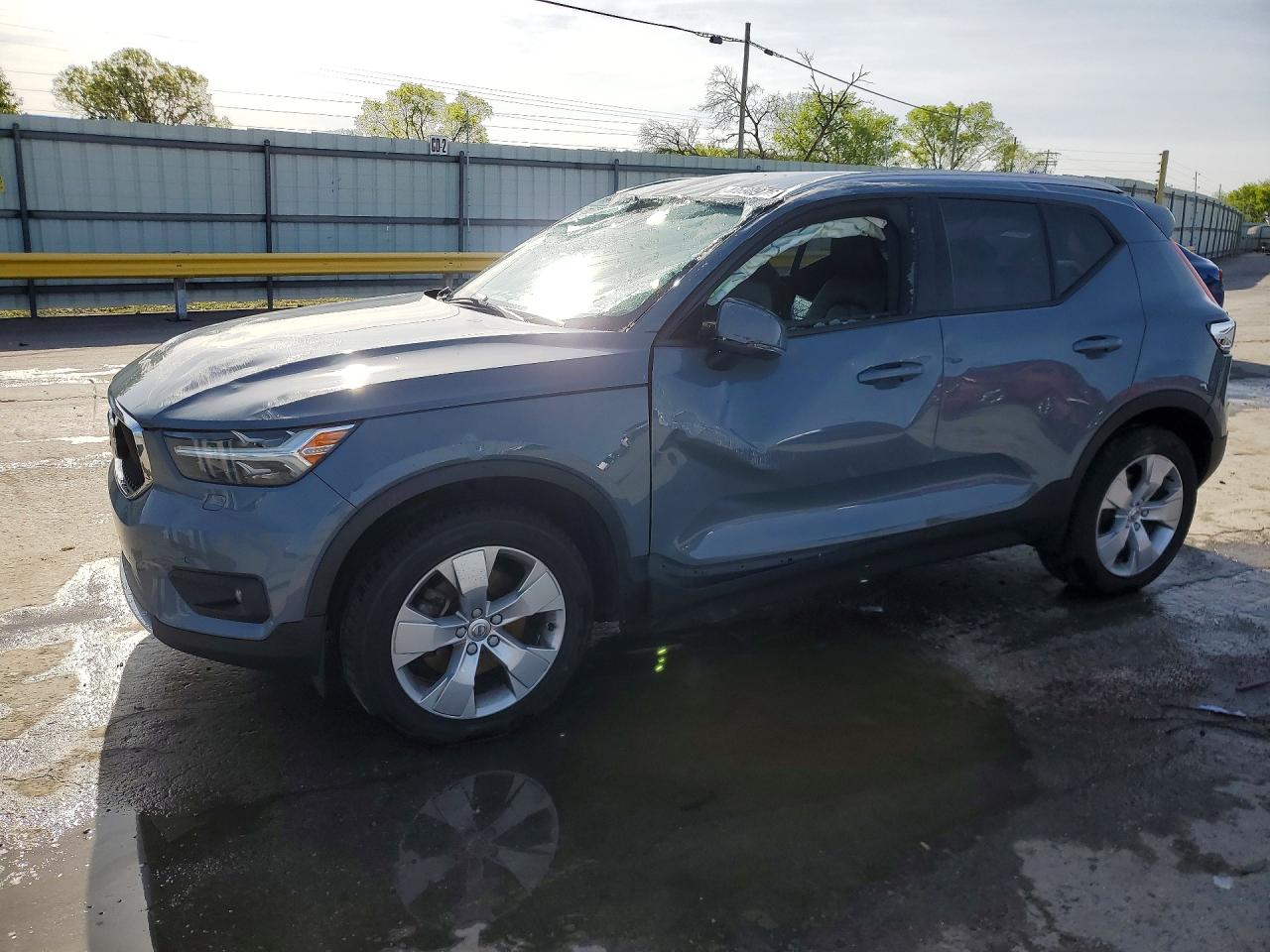 2022 Volvo XC40 Momentum, VIN YV4162UK0N2763929 — Опрокидывание