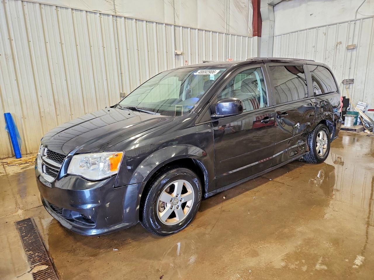 2011 Dodge Grand Caravan Mainstreet, VIN 2D4RN3DG9BR742135 — Бок
