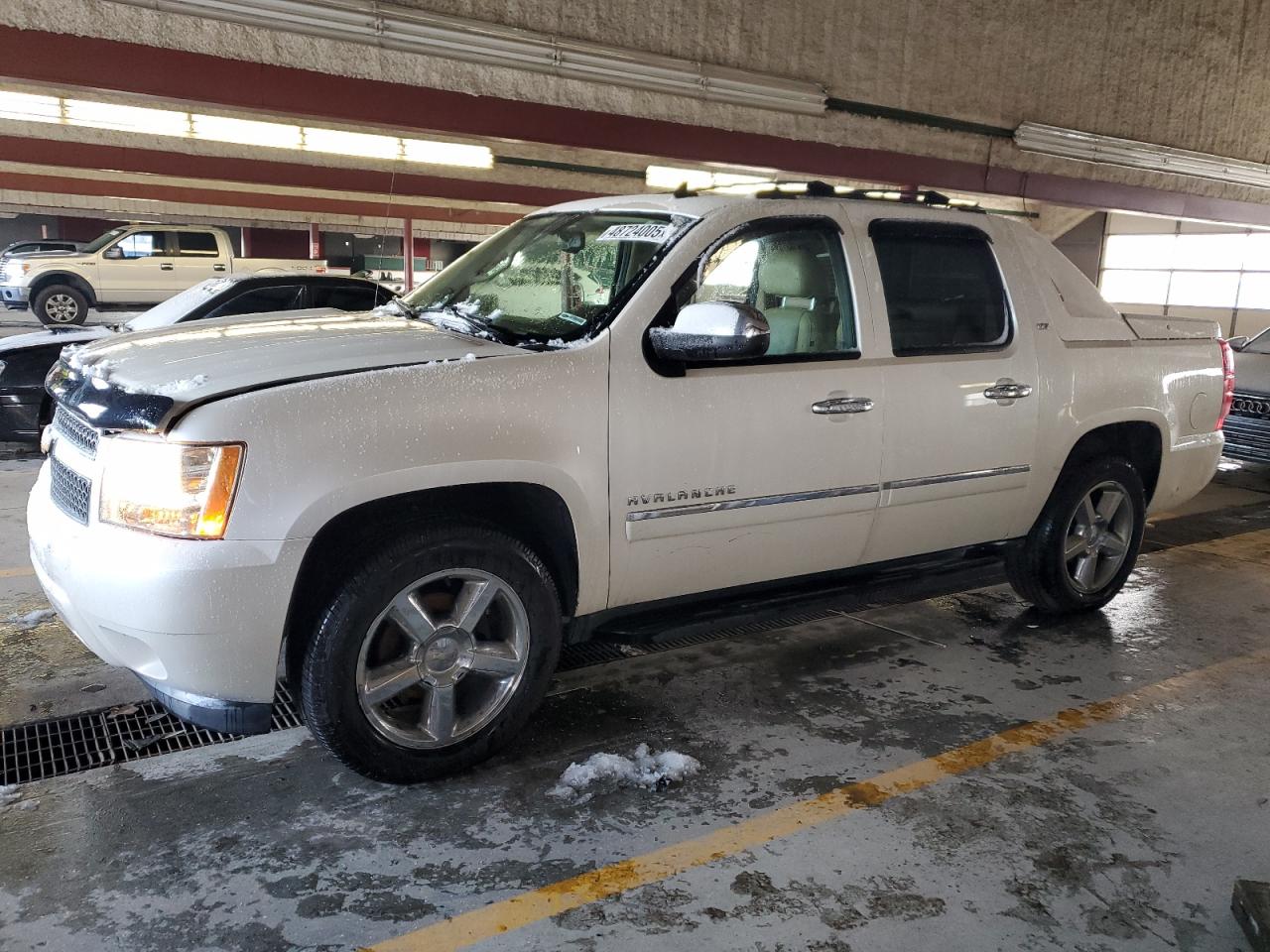 2011 Chevrolet Avalanche LTZ, VIN 3GNTKGE30BG316846 — Side