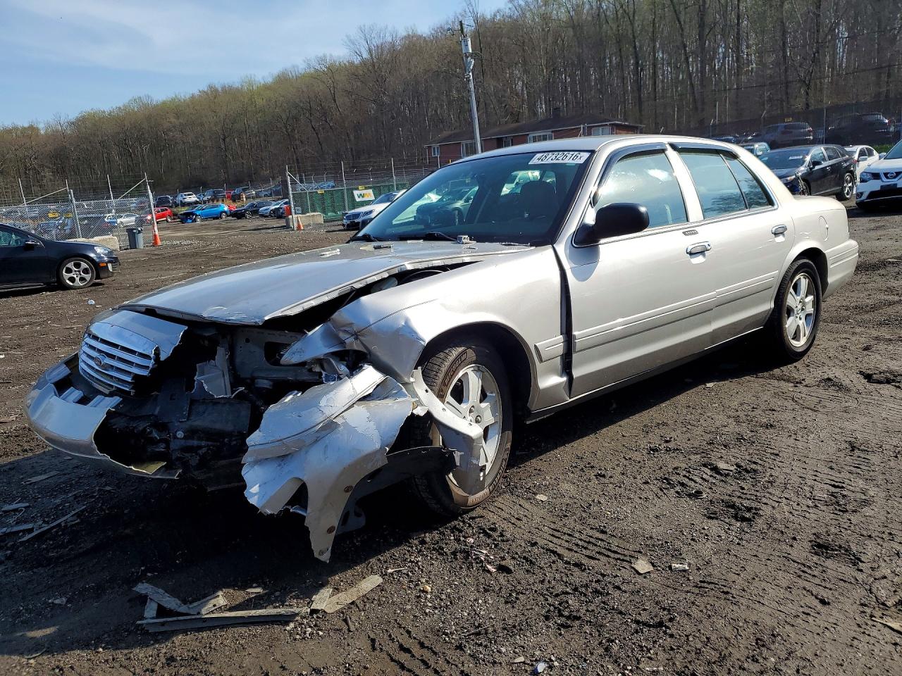 2008 Ford Crown Victoria LX, VIN 2FAFP74V68X171097 — Front end