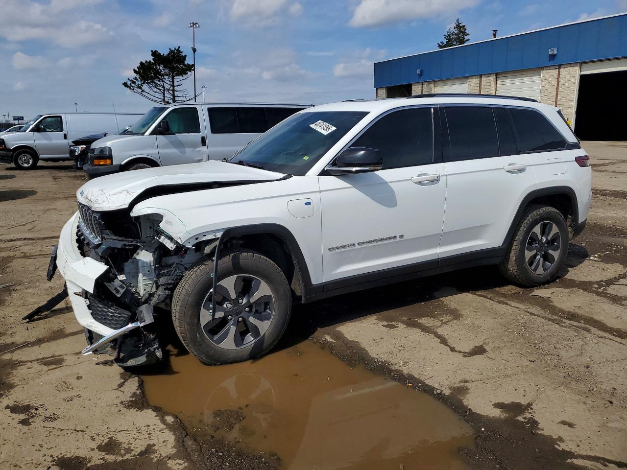 2022 Jeep Grand Cherokee, VIN 1C4RJYB63N8756189 — Front end