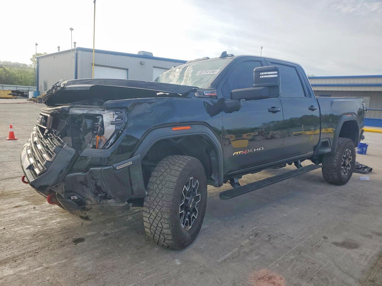 2025 GMC Sierra 2500HD AT4X, VIN 1GT4UZEYXSF311279 — Front end