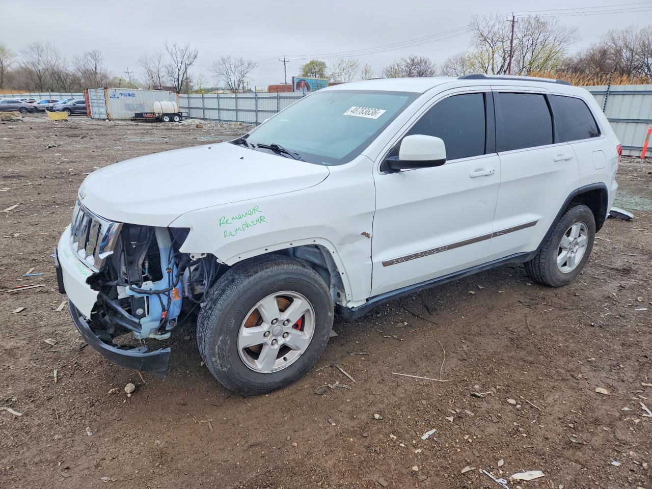 2013 Jeep Grand Cherokee Laredo, VIN 1C4RJFAG5DC586413 — Front end