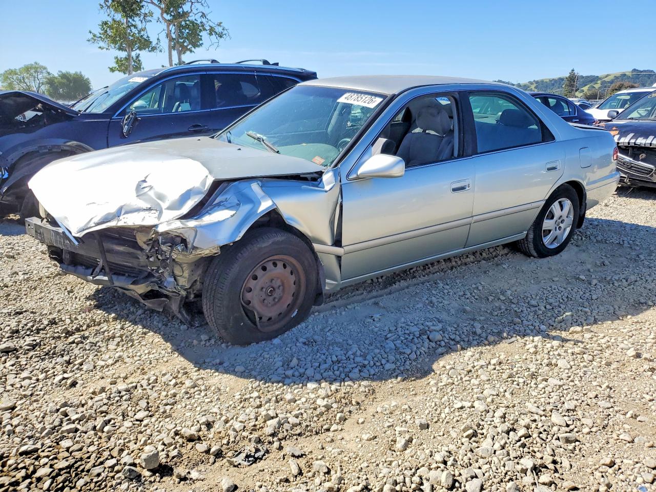 2000 Toyota Camry LE, VIN JT2BG22K1Y0388875 — Front end