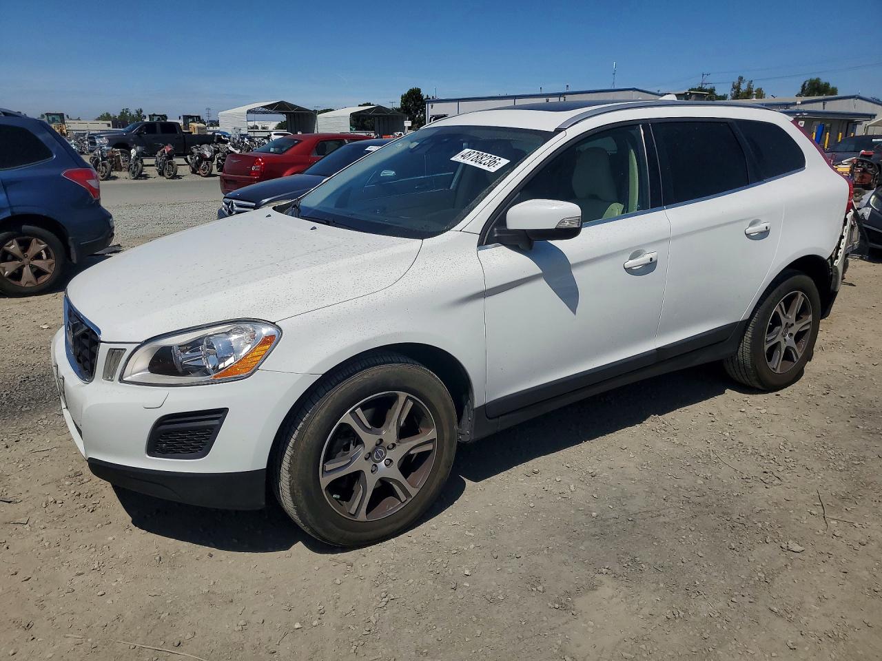 2011 Volvo XC60 3.0T, VIN YV4902DZ0B2176045 — Rear end