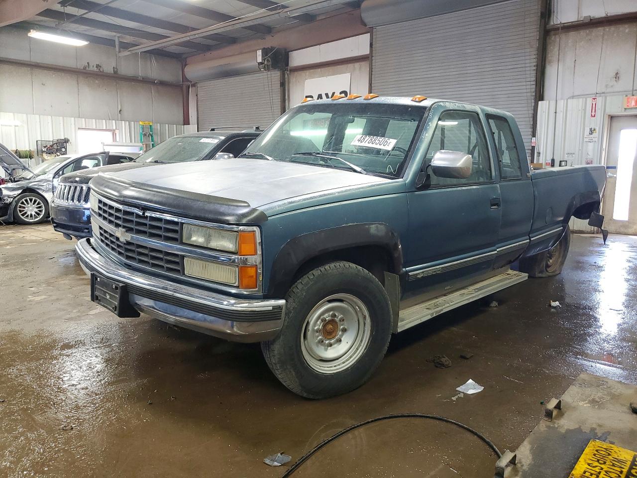 1991 Chevrolet Silverado 2500, VIN 2GCGK29N9M1193830 — Rear end
