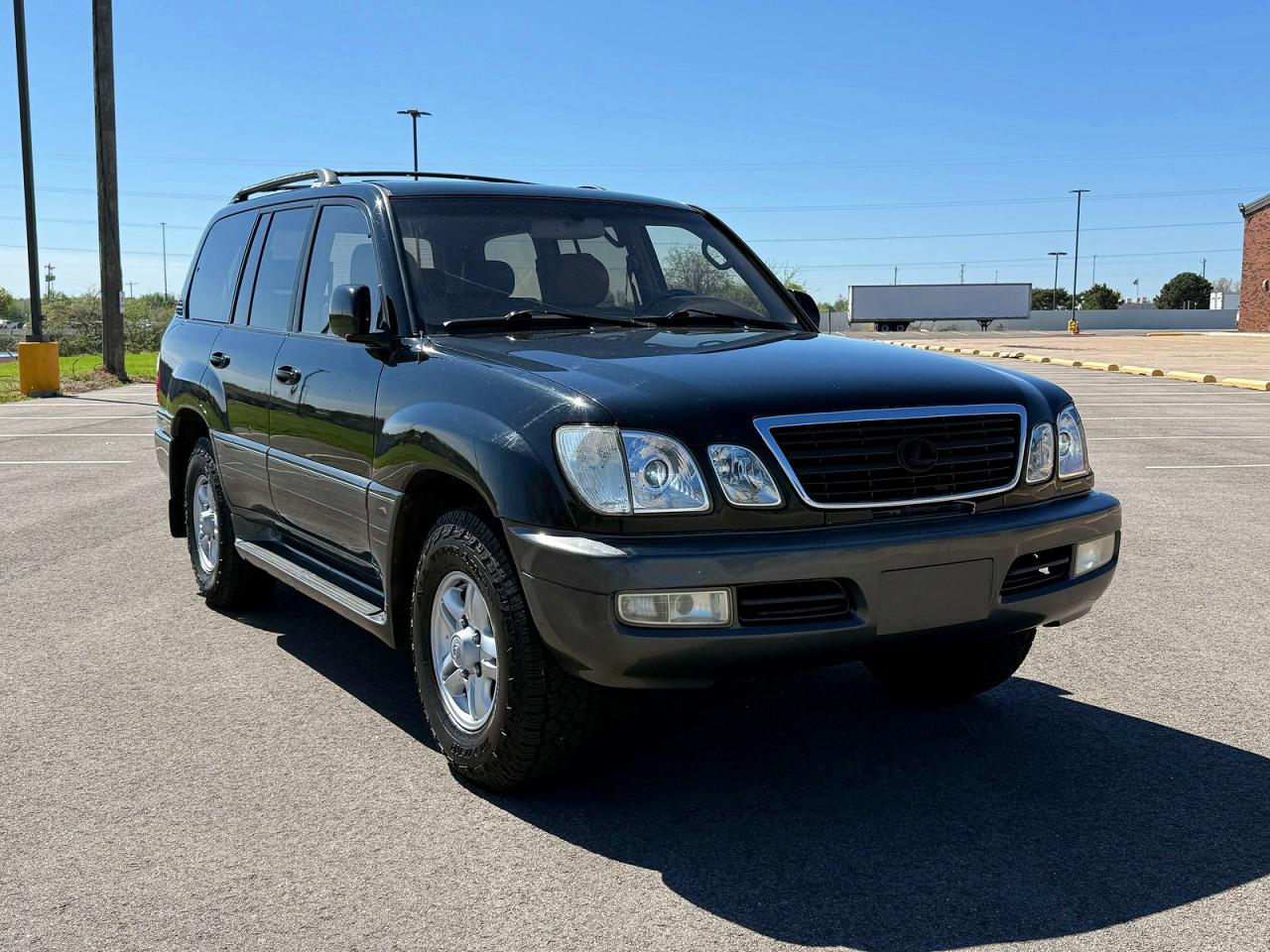 1999 Lexus LX 470, VIN JT6HT00W4X0069211 — Minor dents and scratches