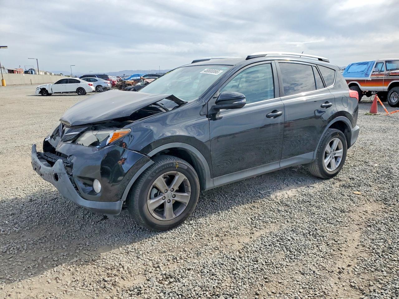 2013 Toyota RAV4 XLE, VIN 2T3WFREV4DW008184 — Front end