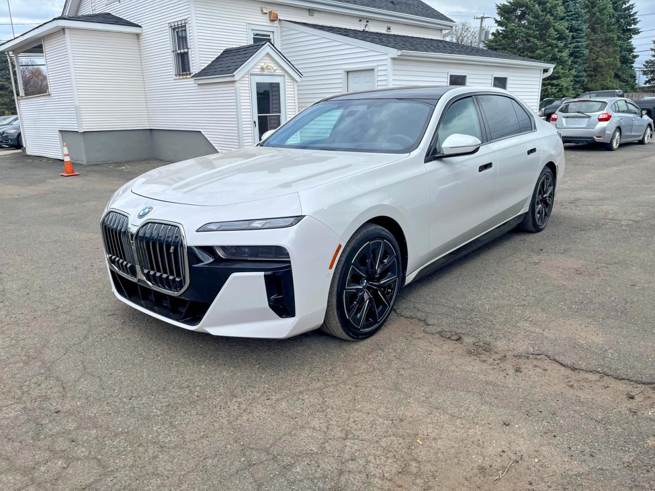 2023 BMW i7 xDrive60, VIN WBY53EJ08PCL69978 — Minor dents and scratches