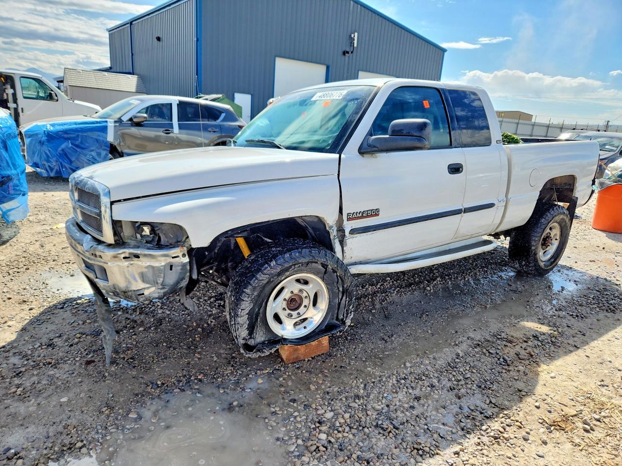2002 Dodge 2500, VIN 3B7KF23642M266740 — Front end