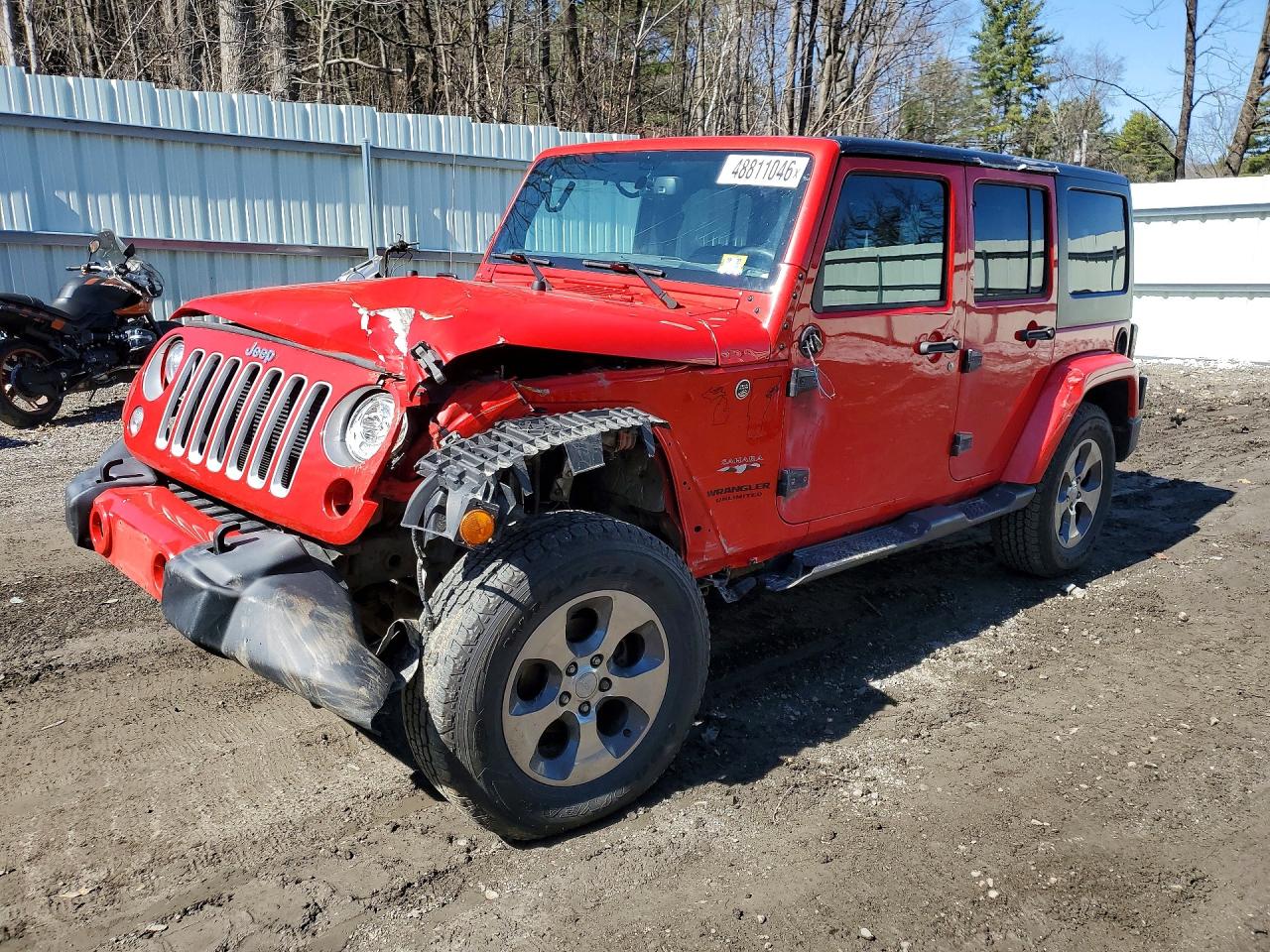 2017 Jeep Wrangler Unlimited Sahara, VIN 1C4BJWEG2HL576424 — Front end